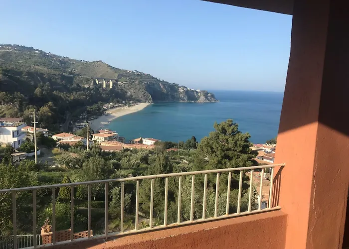 Baia Dell'est Hotel 3*