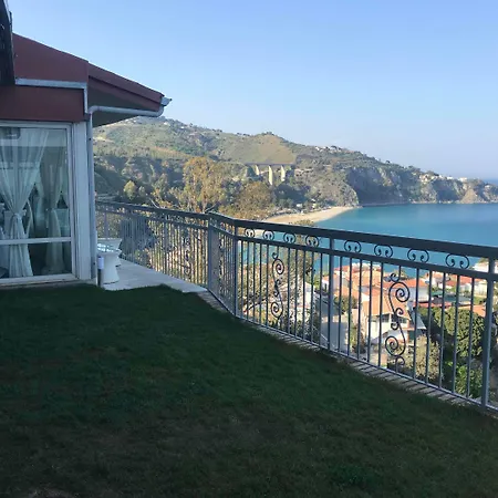 Baia Dell'est Hotel 3*