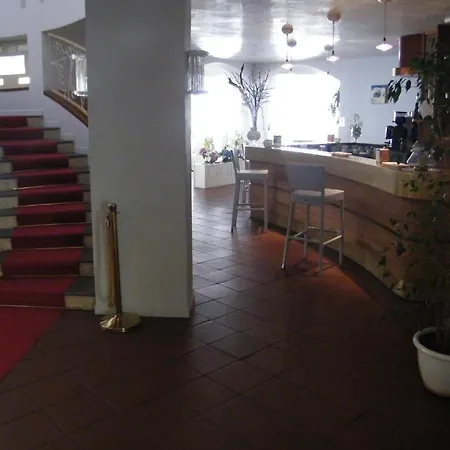 Baia Dell'est Hotel 3*