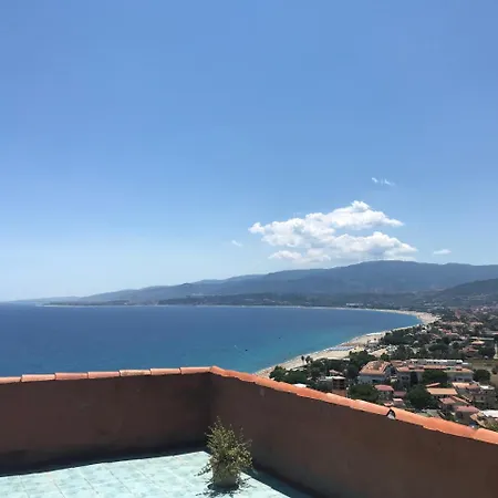Szálloda Baia Dell'est Stalettì