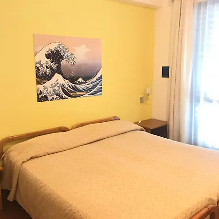 Szálloda Baia Dell'est Stalettì